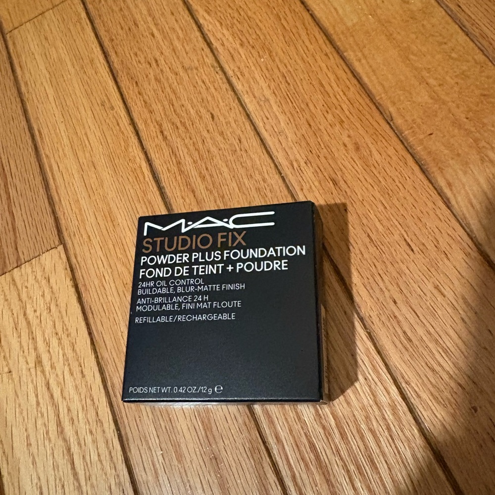 MAC Cosmetics Studio Fix Powder Plus Foundation Shade NC60